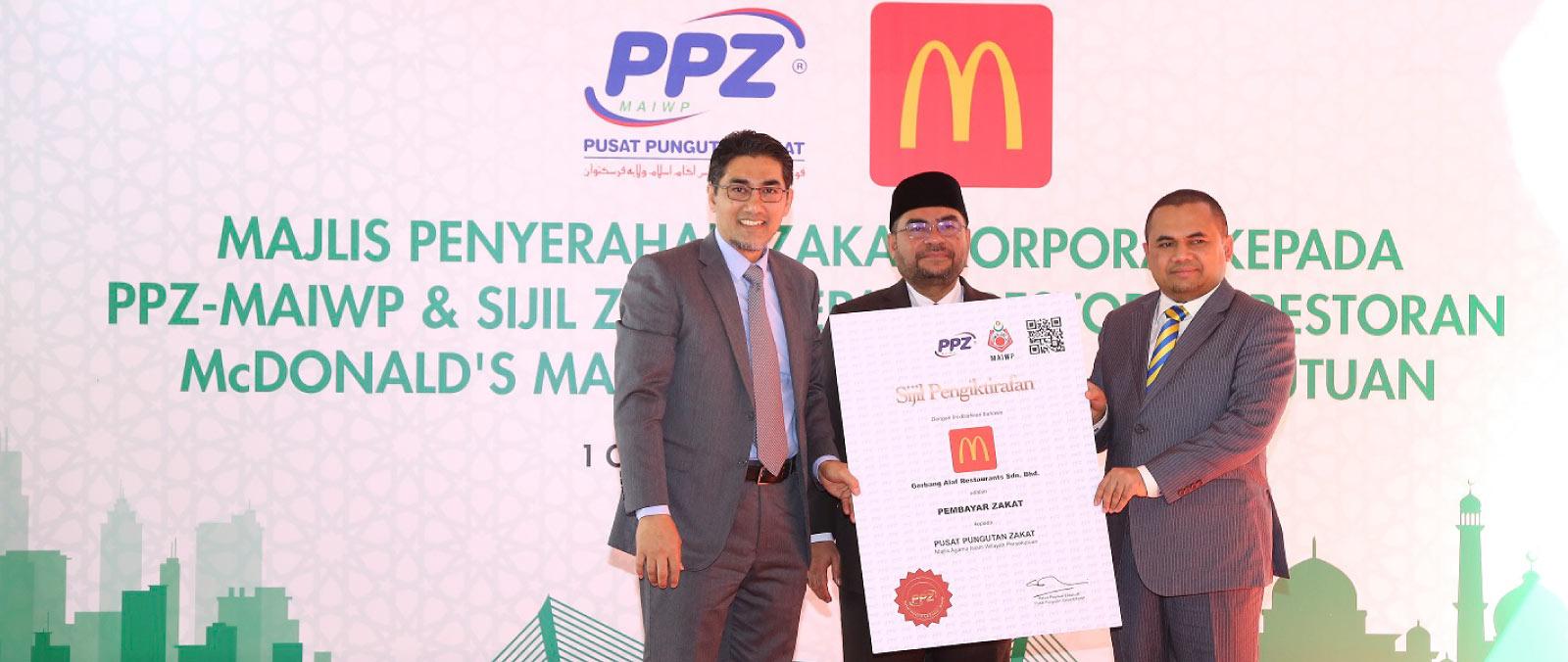Pusat Pungutan Zakat Majlis Agama Islam Wilayah Persekutuan (PPZ-MAIWP) serah Sijil Pembayar Zakat Korporat pertama kepada McDonald's Malaysia's image'